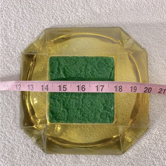 Vintage Yellow Amber Glass CN Tower Toronto Canada Ashtray Trinket Dish - Picture 2 of 10